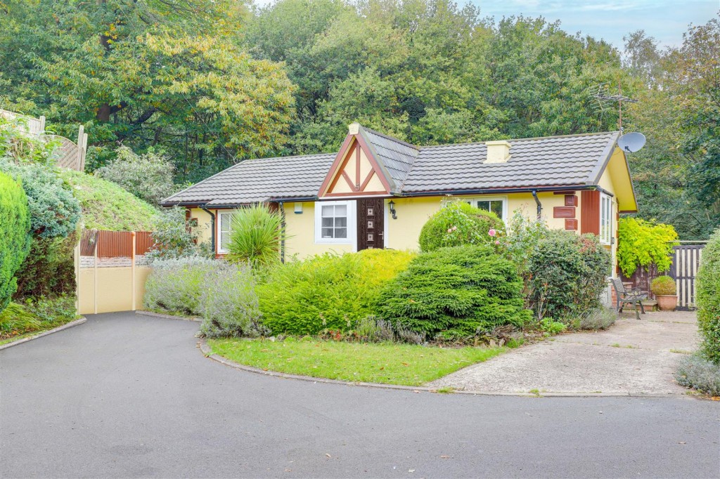 Killarney Park, Nottinghamshire, NG6 8NQ