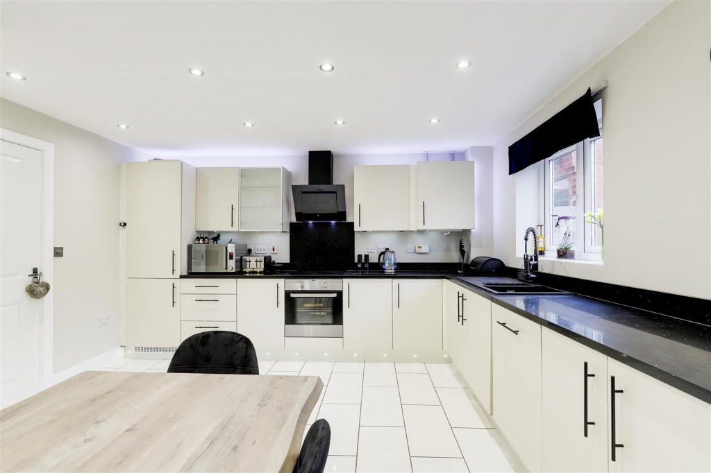 Rothbury Close, Arnold, Nottinghamshire, NG5 8UE