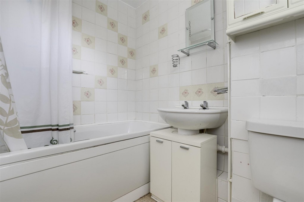 Abercarn Close, Bulwell, Nottinghamshire, NG6 8JD