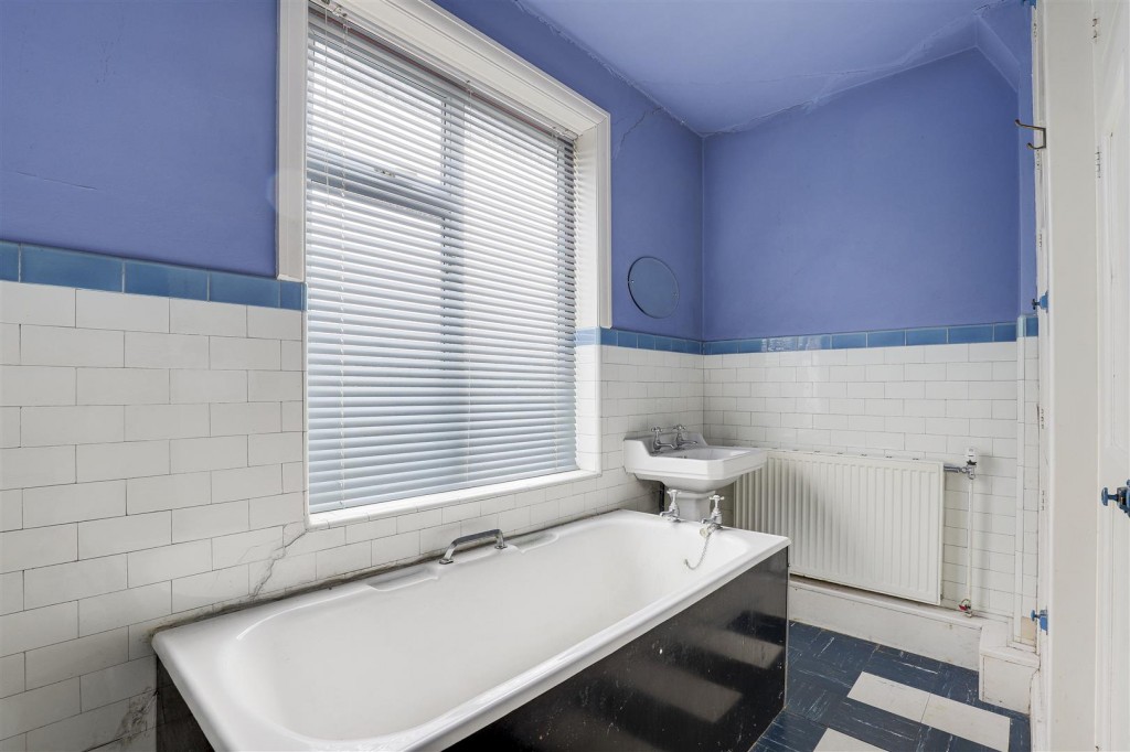 Adbolton Grove, West Bridgford, Nottinghamshire, NG2 5AR