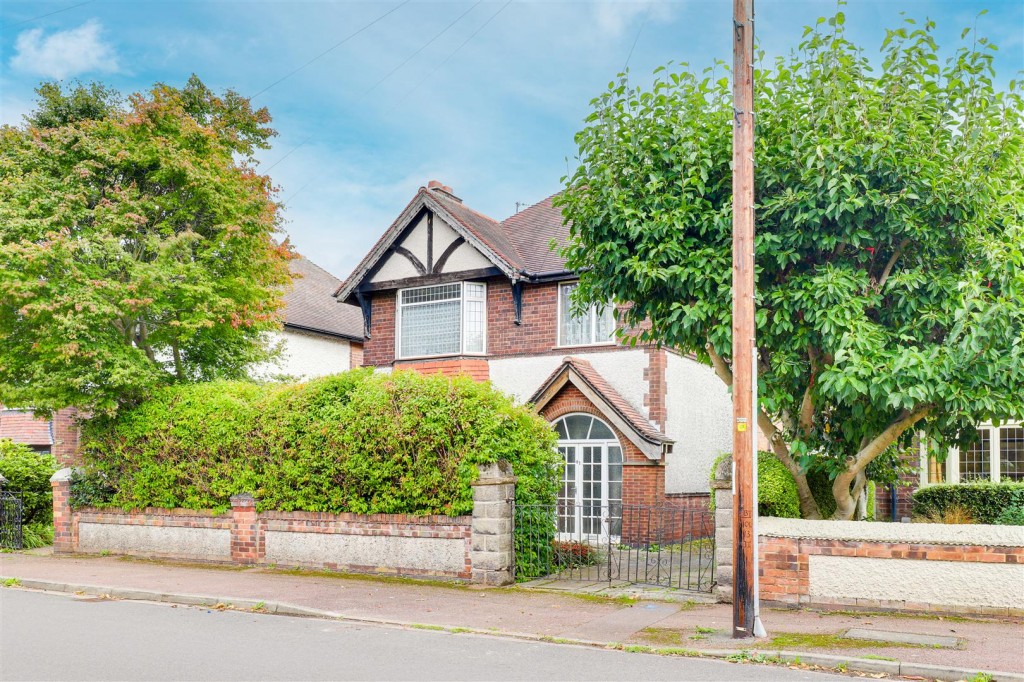 Adbolton Grove, West Bridgford, Nottinghamshire, NG2 5AR