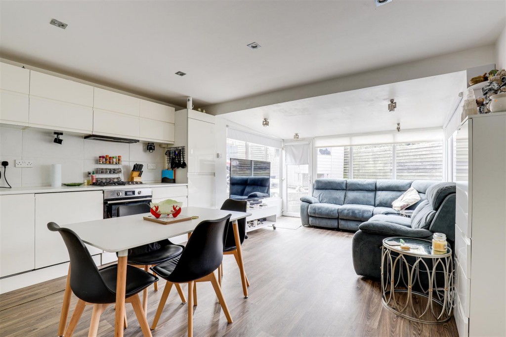 Fairmead Close, Mapperley, Nottinghamshire, NG3 3EQ