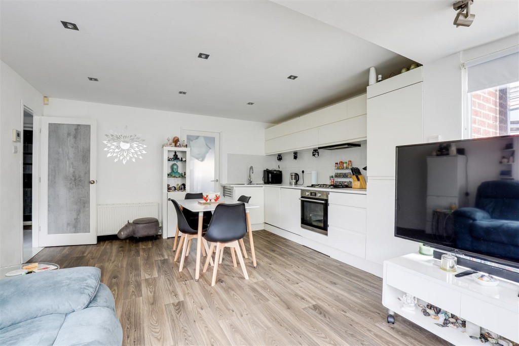 Fairmead Close, Mapperley, Nottinghamshire, NG3 3EQ