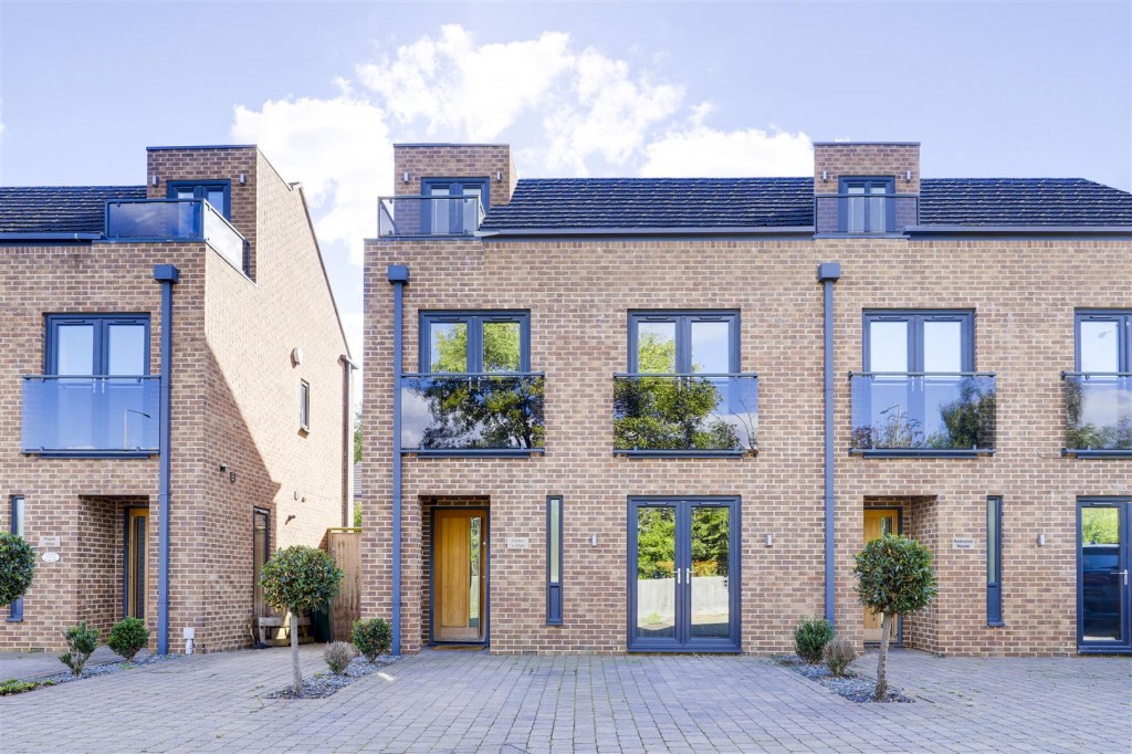 Radcliffe Road, Gamston, Nottinghamshire, NG2 6NR