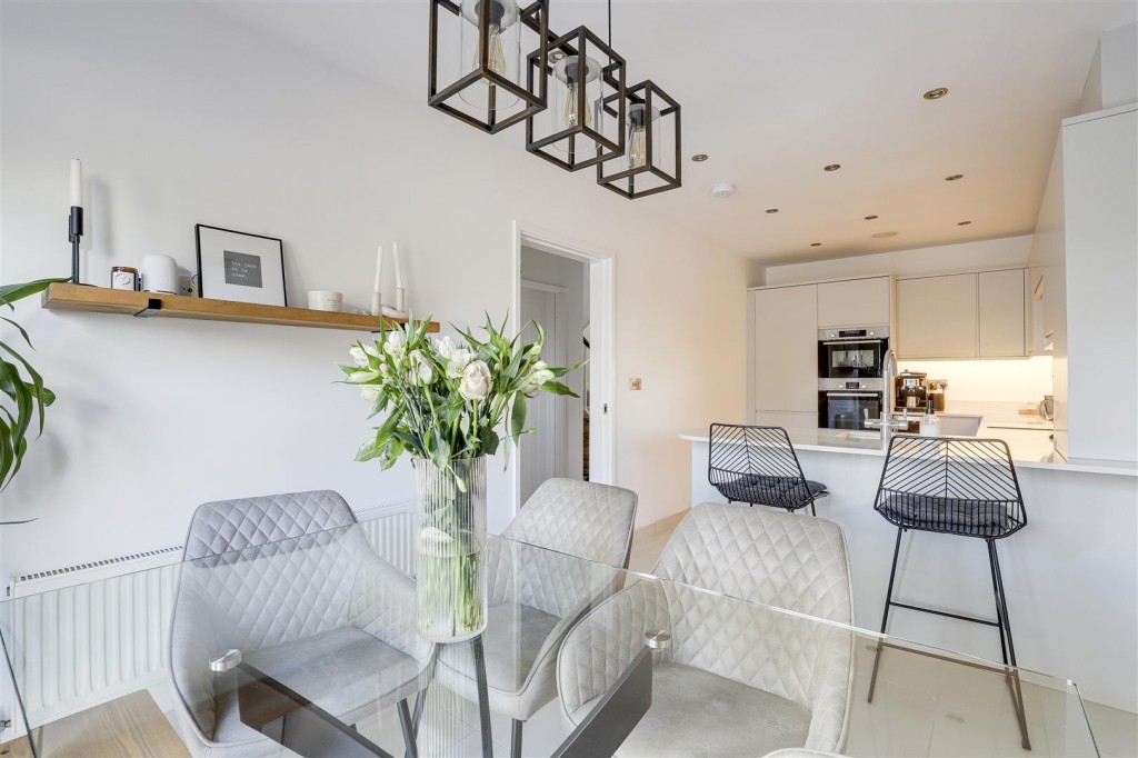 Radcliffe Road, Gamston, Nottinghamshire, NG2 6NR