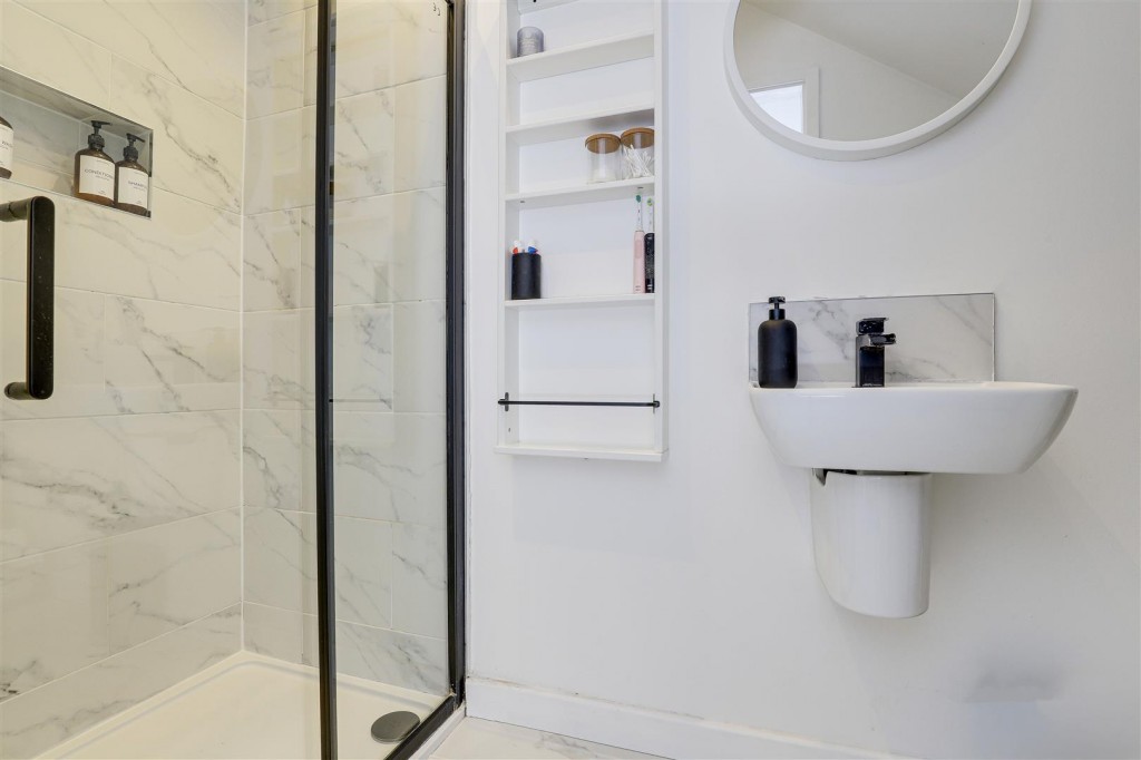 Radcliffe Road, Gamston, Nottinghamshire, NG2 6NR