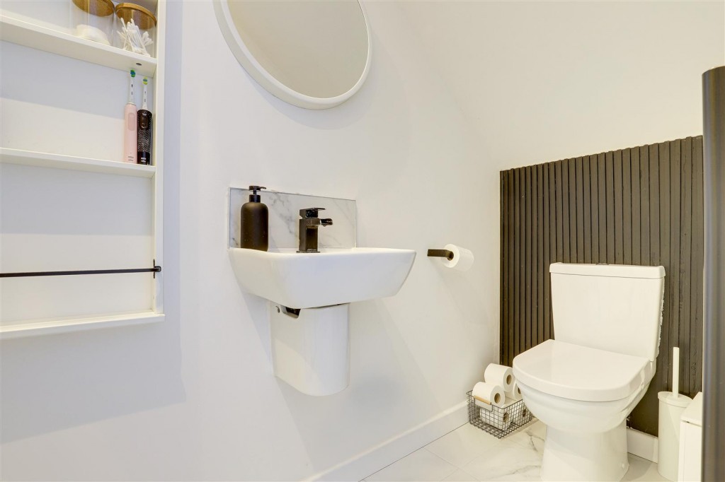 Radcliffe Road, Gamston, Nottinghamshire, NG2 6NR