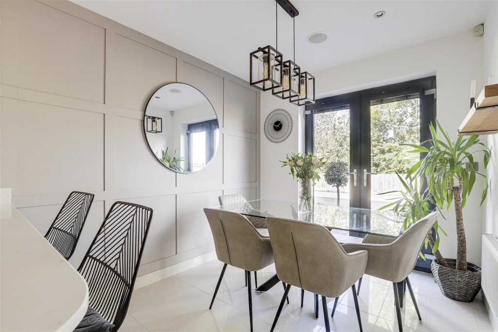 Radcliffe Road, Gamston, Nottinghamshire, NG2 6NR