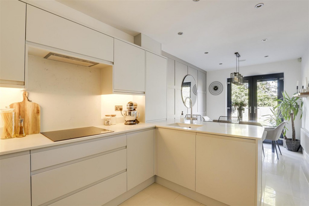 Radcliffe Road, Gamston, Nottinghamshire, NG2 6NR