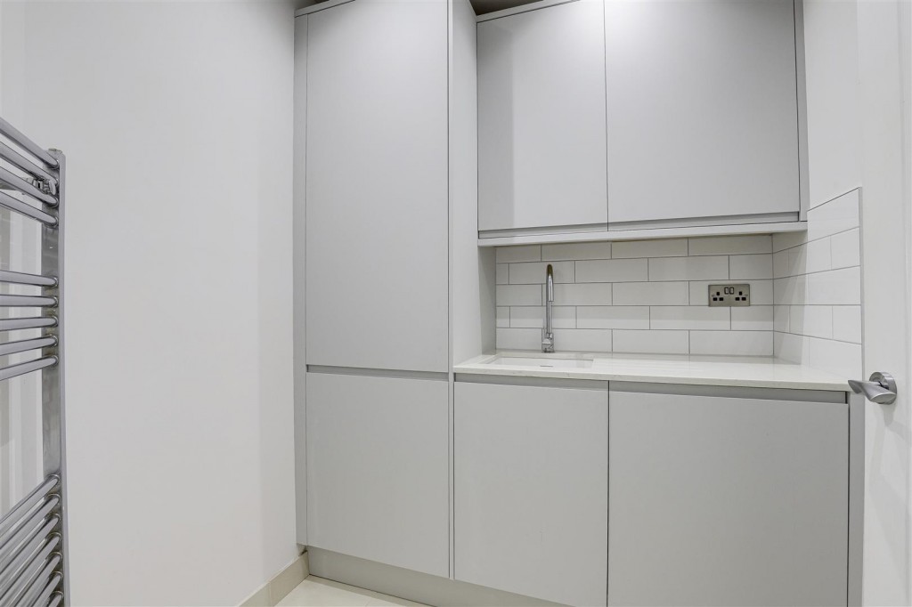 Radcliffe Road, Gamston, Nottinghamshire, NG2 6NR