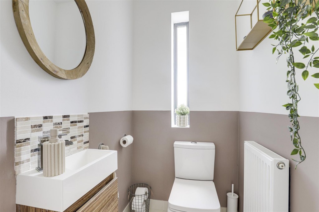 Radcliffe Road, Gamston, Nottinghamshire, NG2 6NR