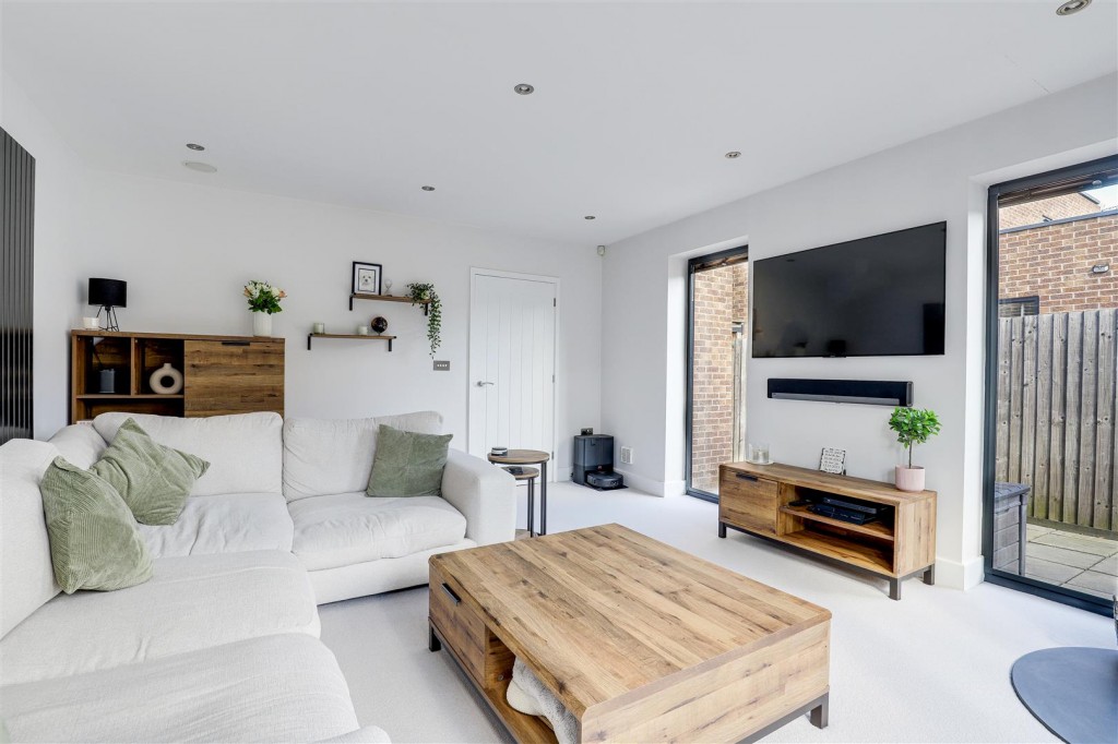 Radcliffe Road, Gamston, Nottinghamshire, NG2 6NR