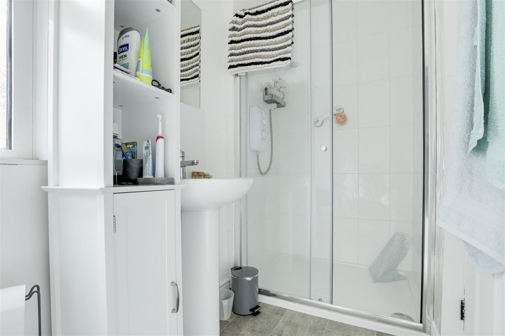 Redhill Road, Arnold, Nottinghamshire, NG5 8GX