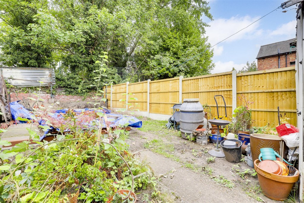 Redhill Road, Arnold, Nottinghamshire, NG5 8GX