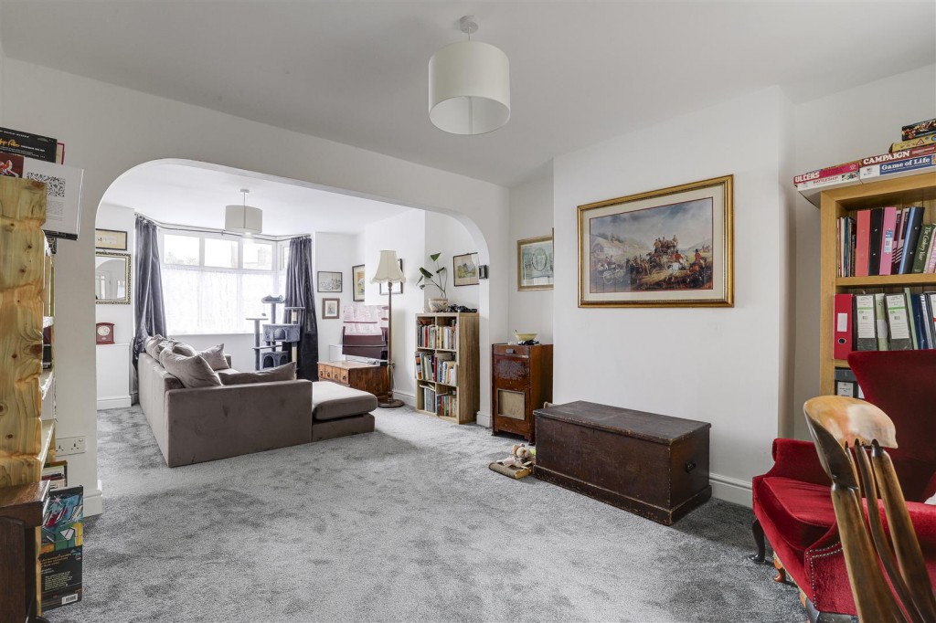 Redhill Road, Arnold, Nottinghamshire, NG5 8GX