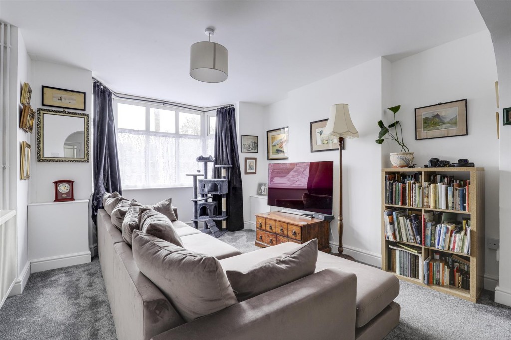 Redhill Road, Arnold, Nottinghamshire, NG5 8GX