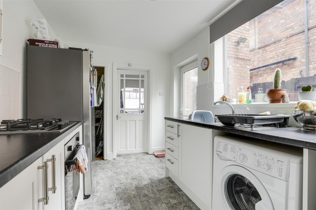 Redhill Road, Arnold, Nottinghamshire, NG5 8GX