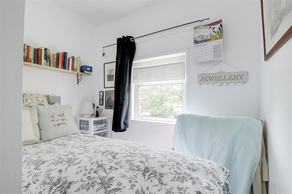 Redhill Road, Arnold, Nottinghamshire, NG5 8GX