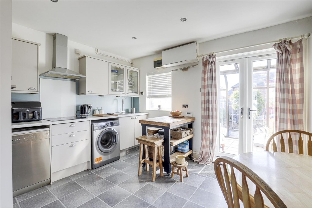 Victor Crescent, Sandiacre, Nottinghamshire, NG10 5JS