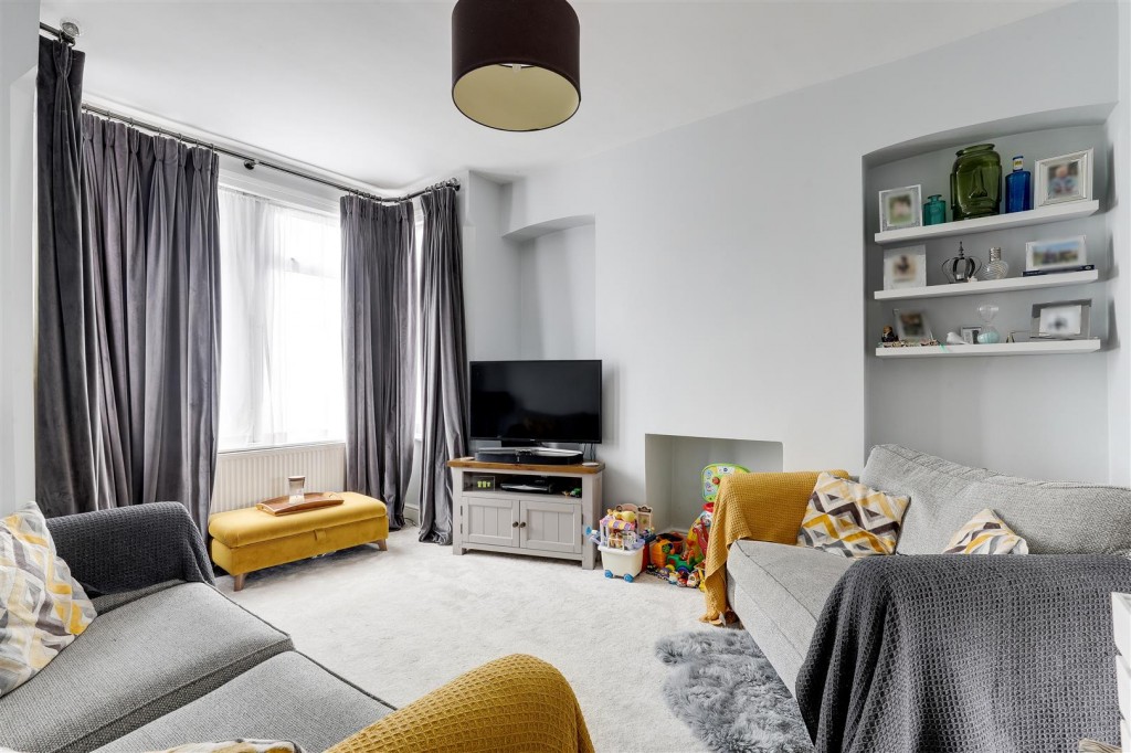 Carlton Hill, Carlton, Nottinghamshire, NG4 1GL