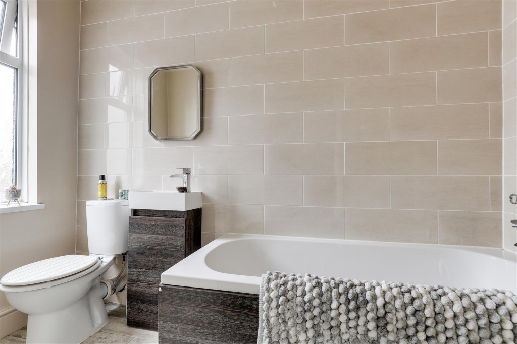 Carlton Hill, Carlton, Nottinghamshire, NG4 1GL