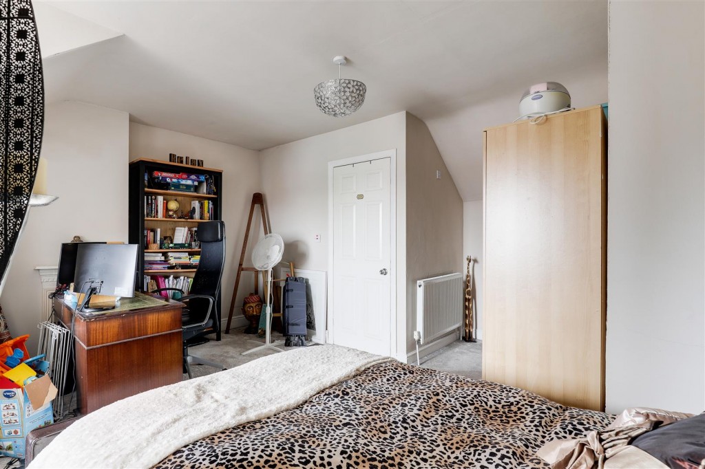 Carlton Hill, Carlton, Nottinghamshire, NG4 1GL