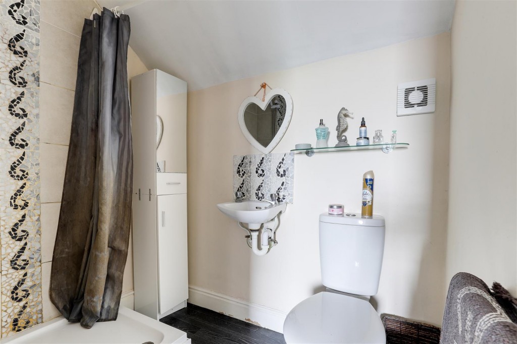 Carlton Hill, Carlton, Nottinghamshire, NG4 1GL