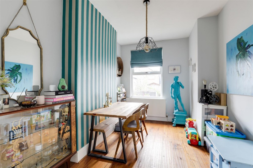 Carlton Hill, Carlton, Nottinghamshire, NG4 1GL