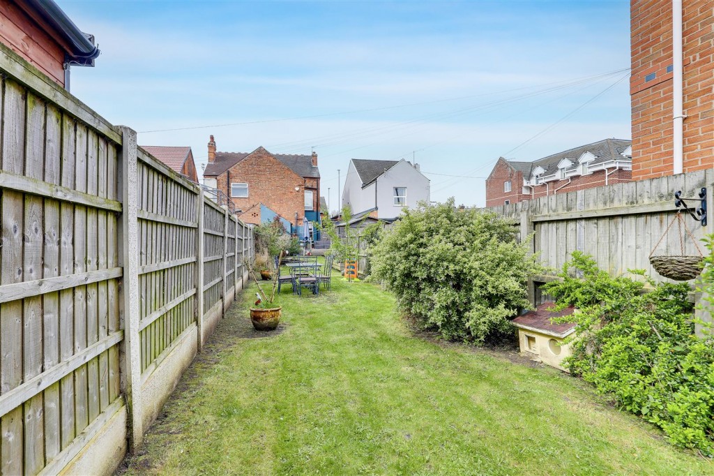 Carlton Hill, Carlton, Nottinghamshire, NG4 1GL