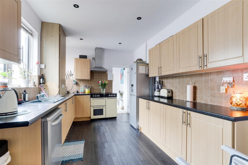 Carlton Hill, Carlton, Nottinghamshire, NG4 1GL