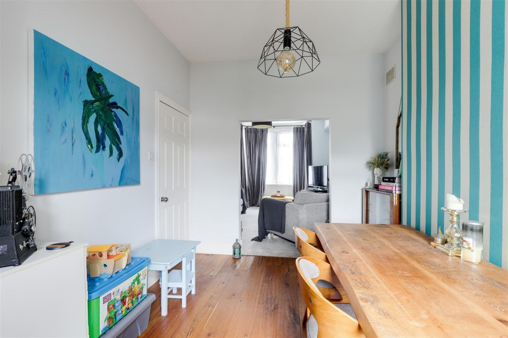 Carlton Hill, Carlton, Nottinghamshire, NG4 1GL