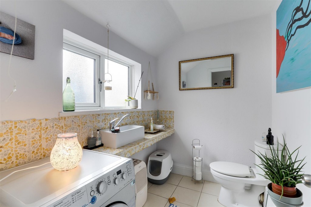 Carlton Hill, Carlton, Nottinghamshire, NG4 1GL