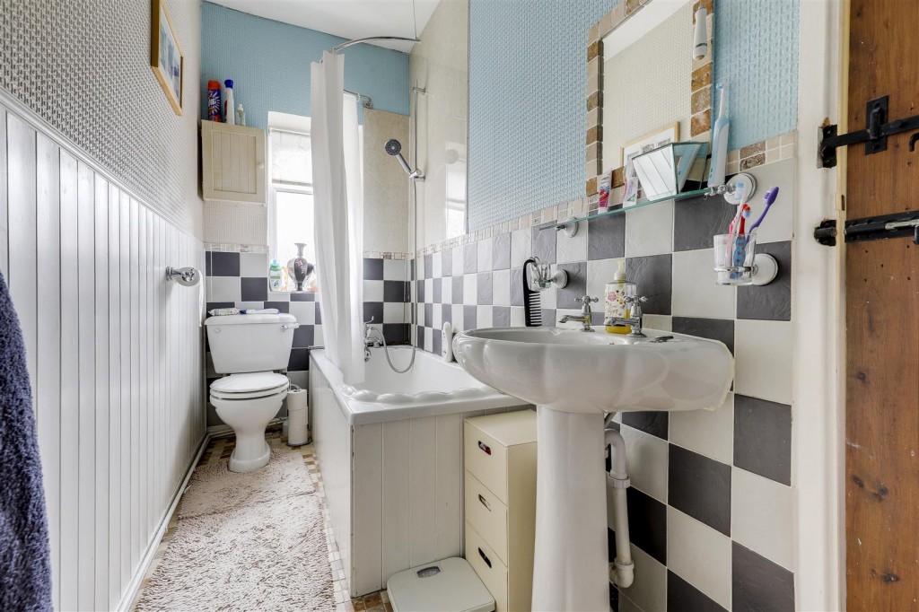 West Terrace, Hucknall, Nottinghamshire, NG15 7GD