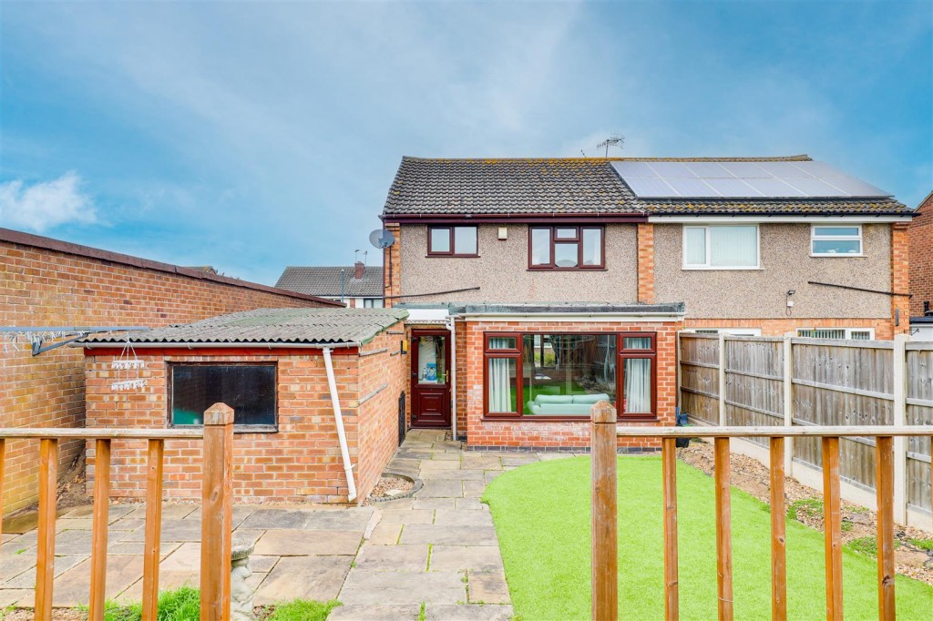 The Hollows, Silverdale, Nottinghamshire, NG11 7FJ