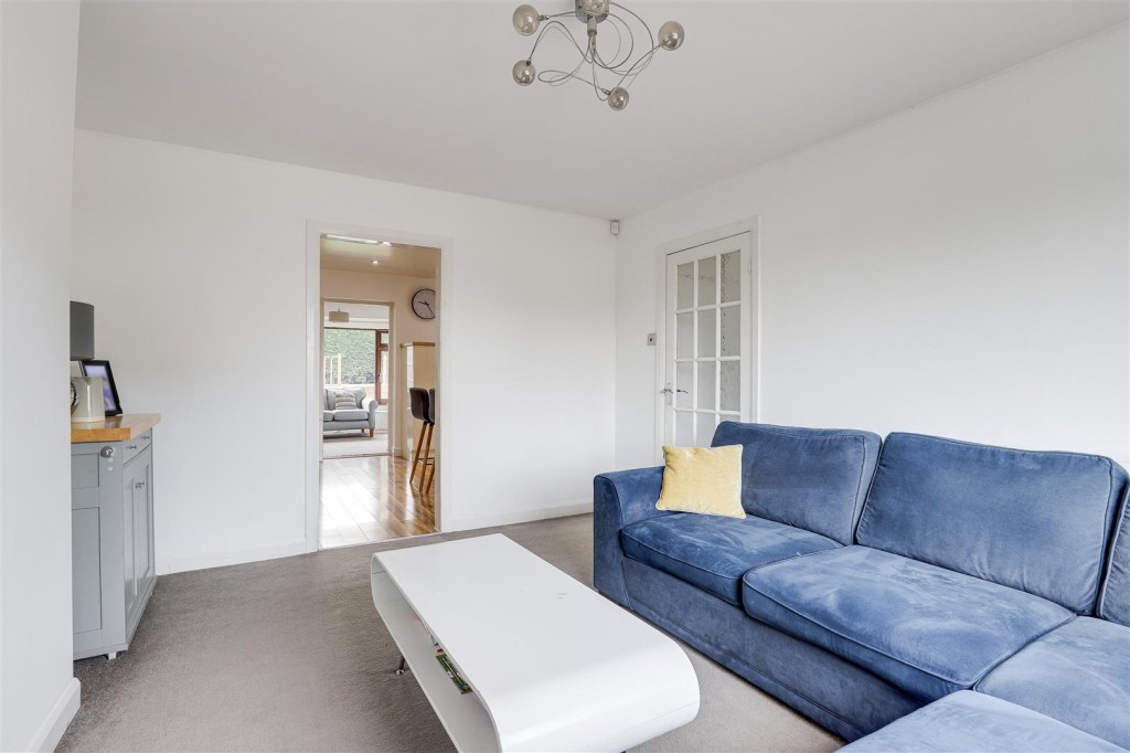 The Hollows, Silverdale, Nottinghamshire, NG11 7FJ