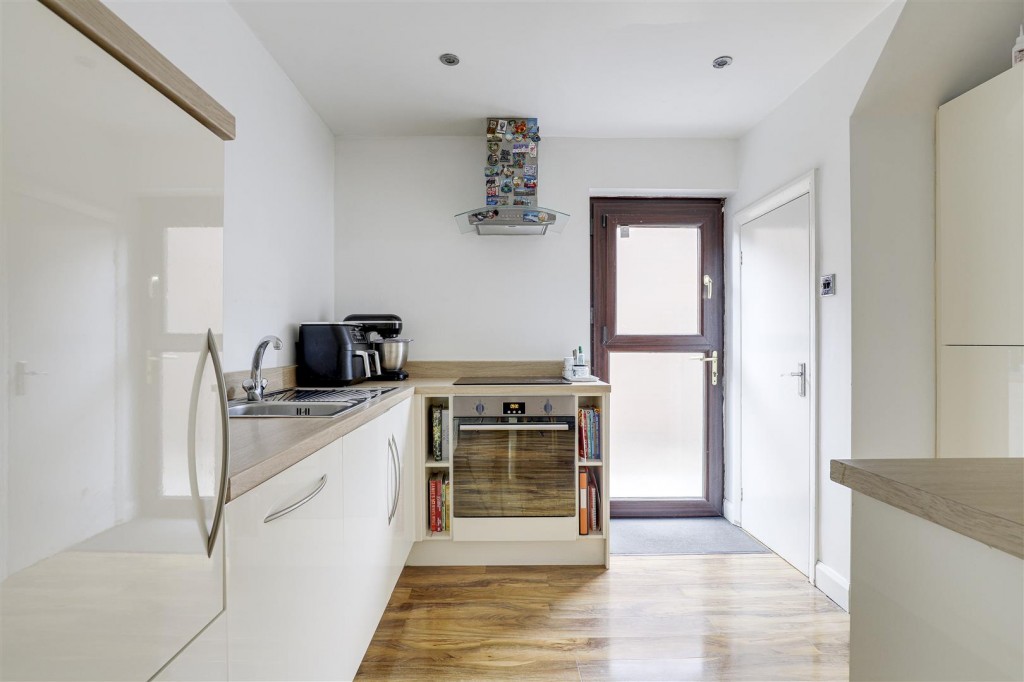 The Hollows, Silverdale, Nottinghamshire, NG11 7FJ