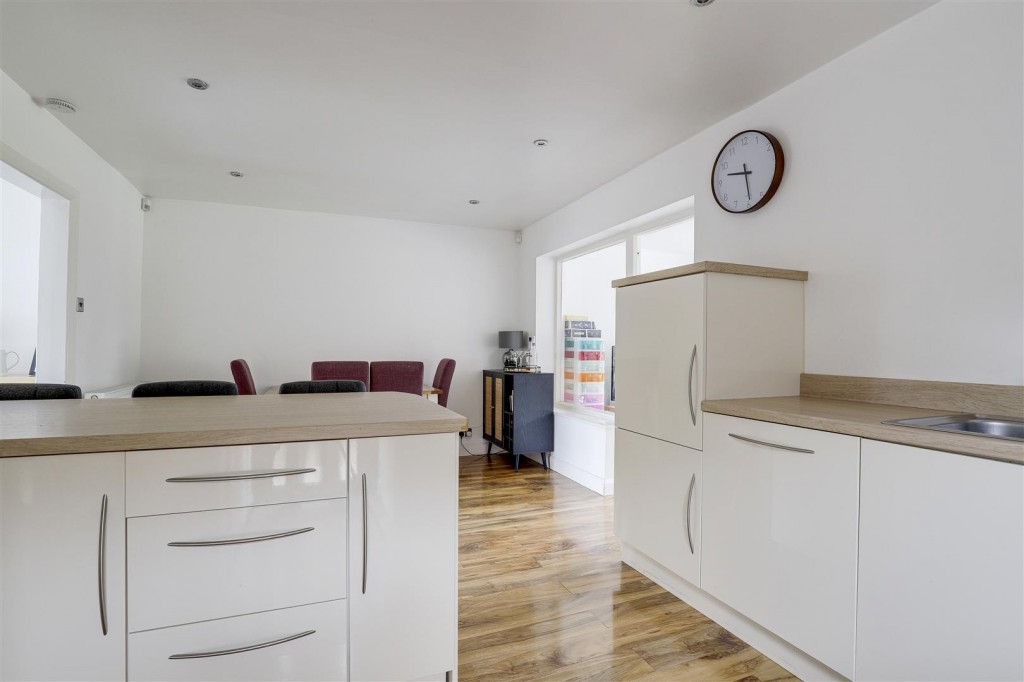 The Hollows, Silverdale, Nottinghamshire, NG11 7FJ