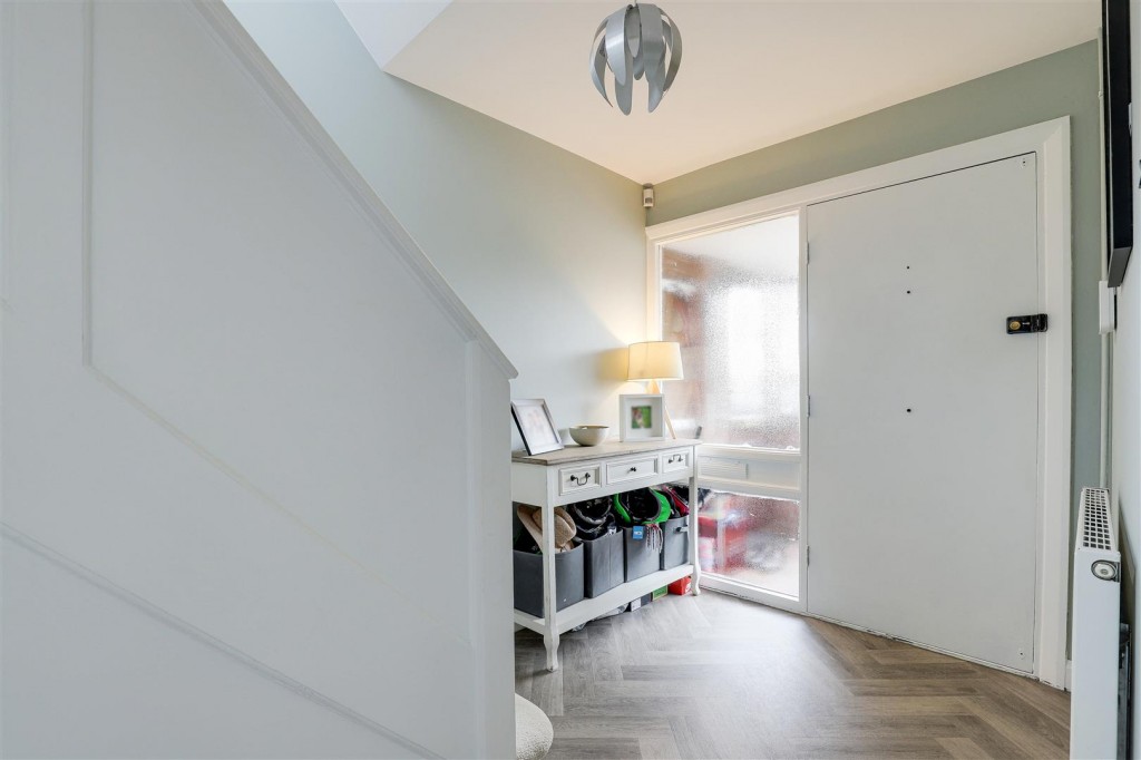 The Hollows, Silverdale, Nottinghamshire, NG11 7FJ