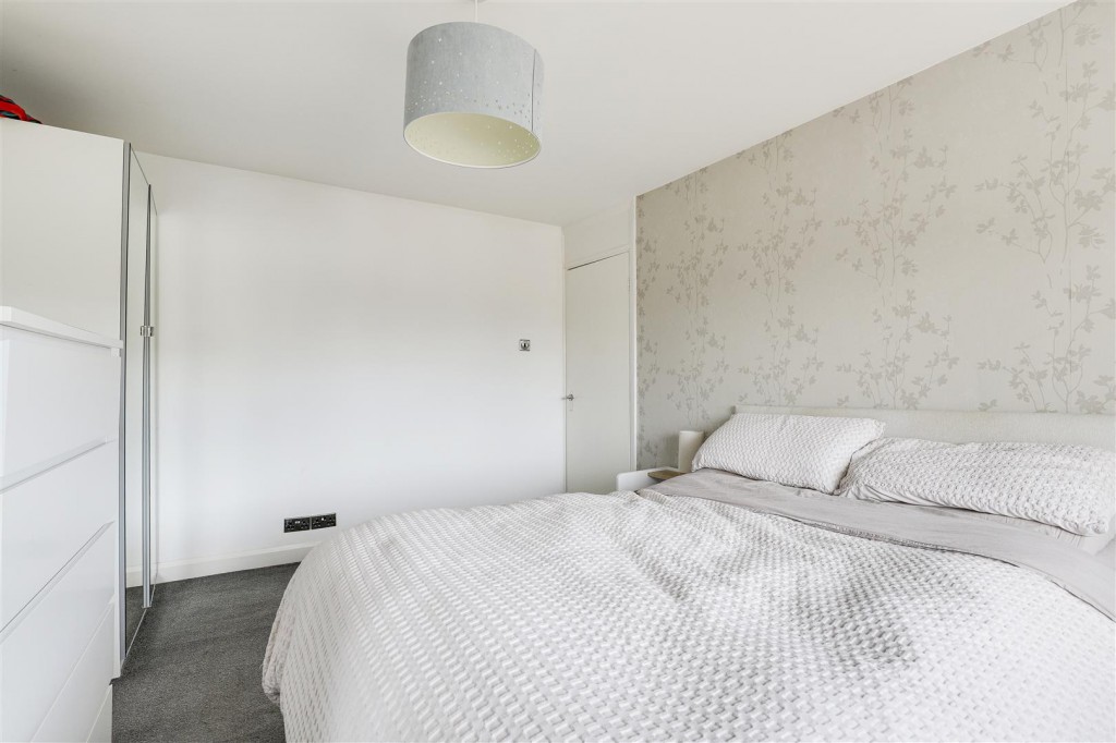 The Hollows, Silverdale, Nottinghamshire, NG11 7FJ