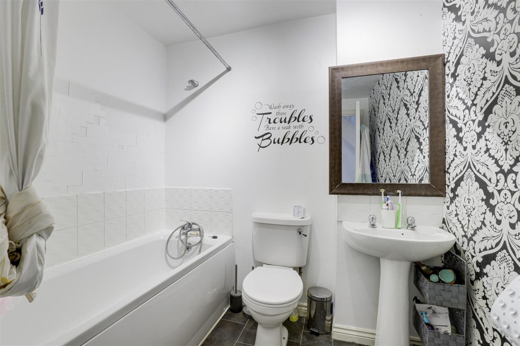 Moore Street, Nottinghamshire, NG6 8PL