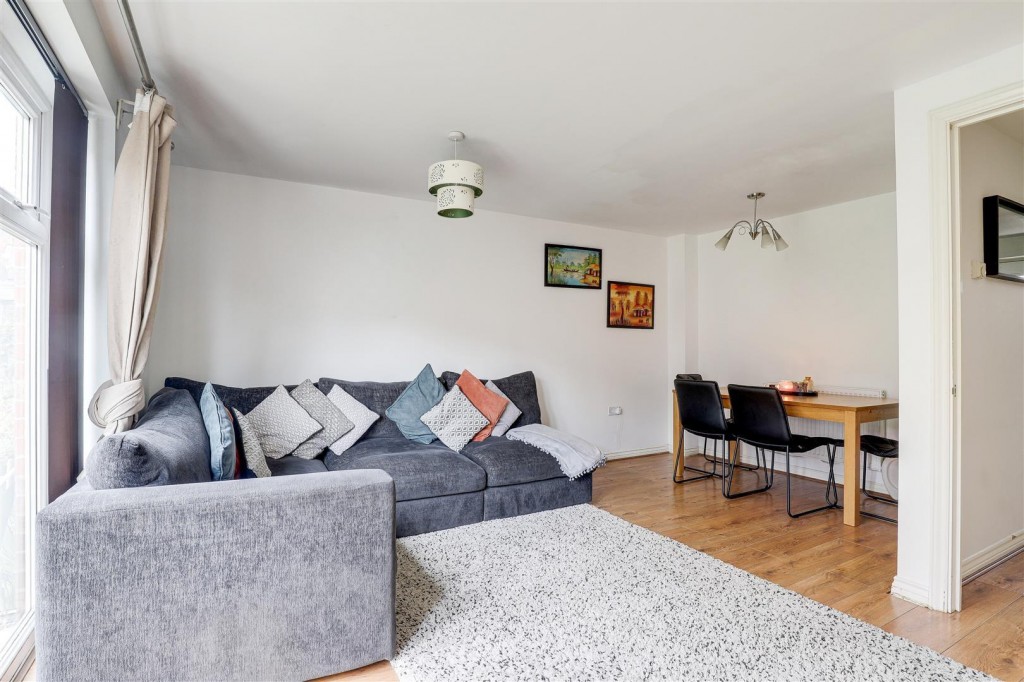 Moore Street, Nottinghamshire, NG6 8PL