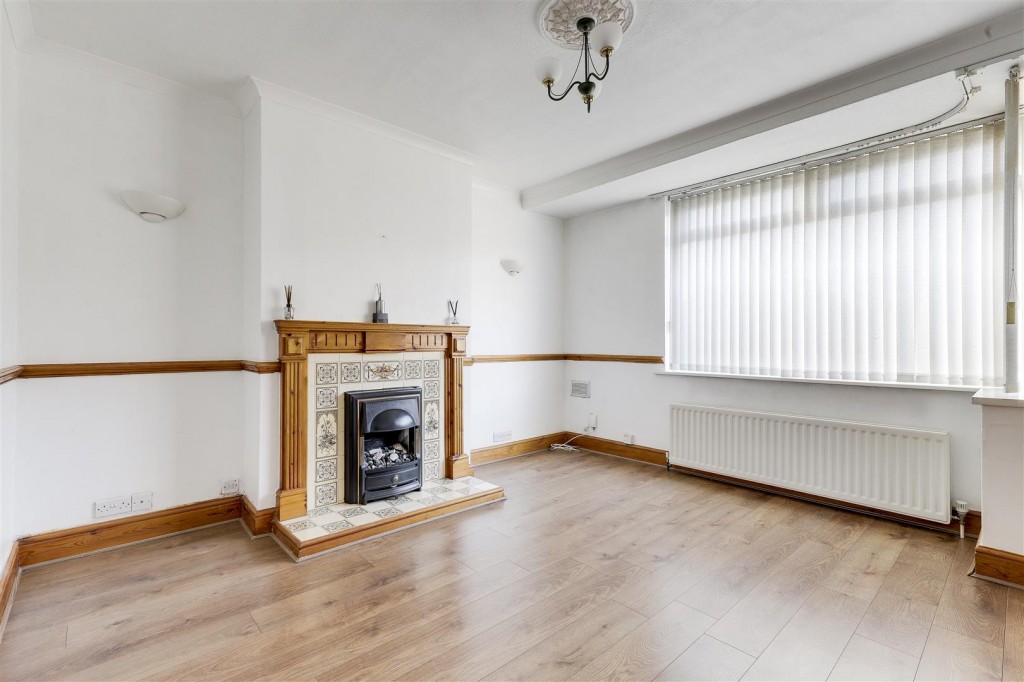 Lilleker Rise, Arnold, Nottinghamshire, NG5 8HS