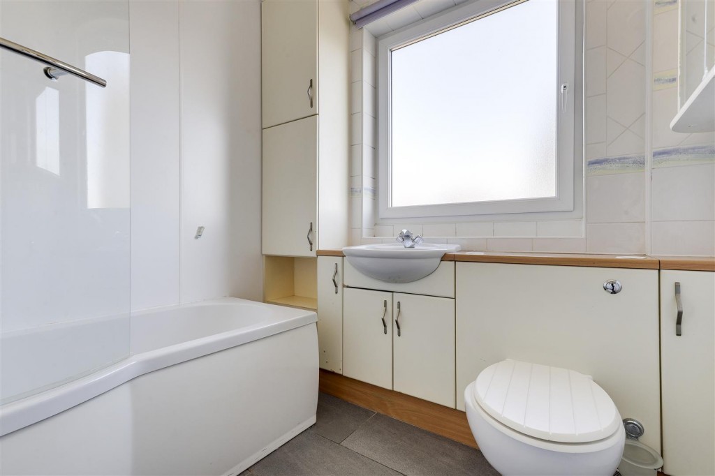 Lilleker Rise, Arnold, Nottinghamshire, NG5 8HS