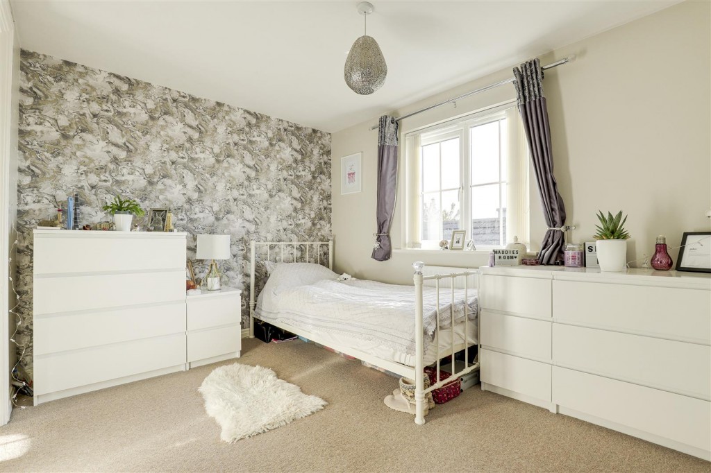 James Drive, Calverton, Nottinghamshire, NG14 6RJ