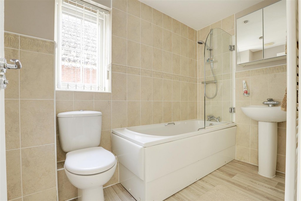 James Drive, Calverton, Nottinghamshire, NG14 6RJ