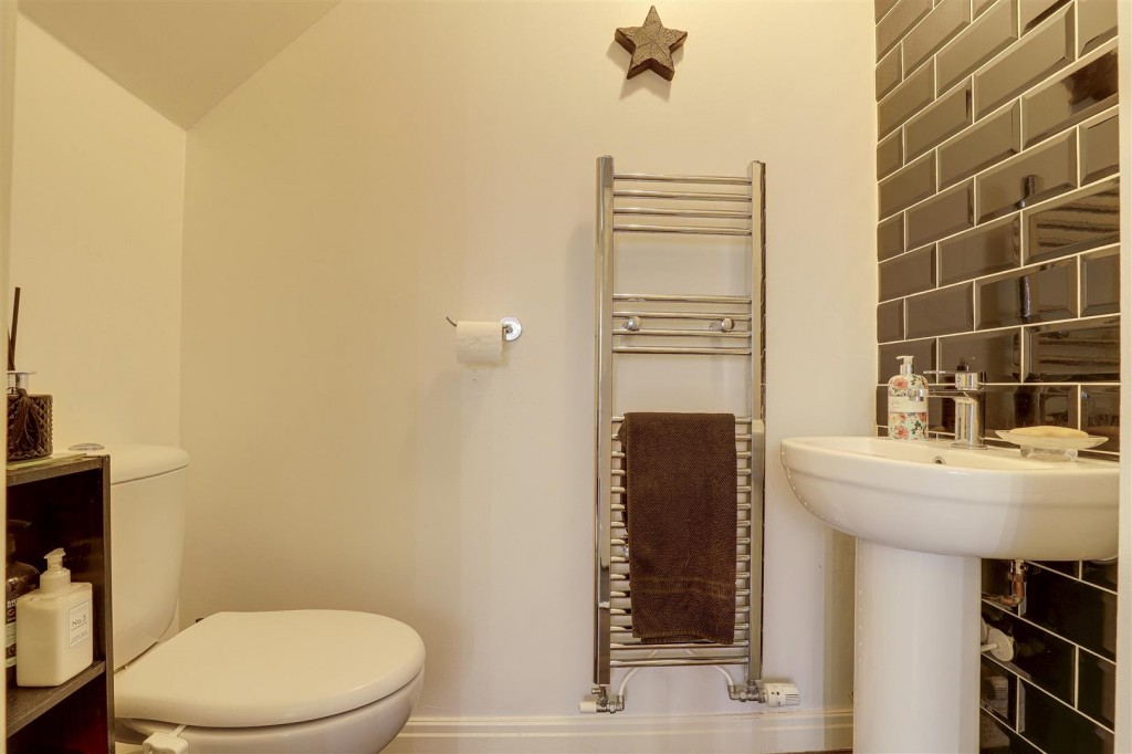 James Drive, Calverton, Nottinghamshire, NG14 6RJ