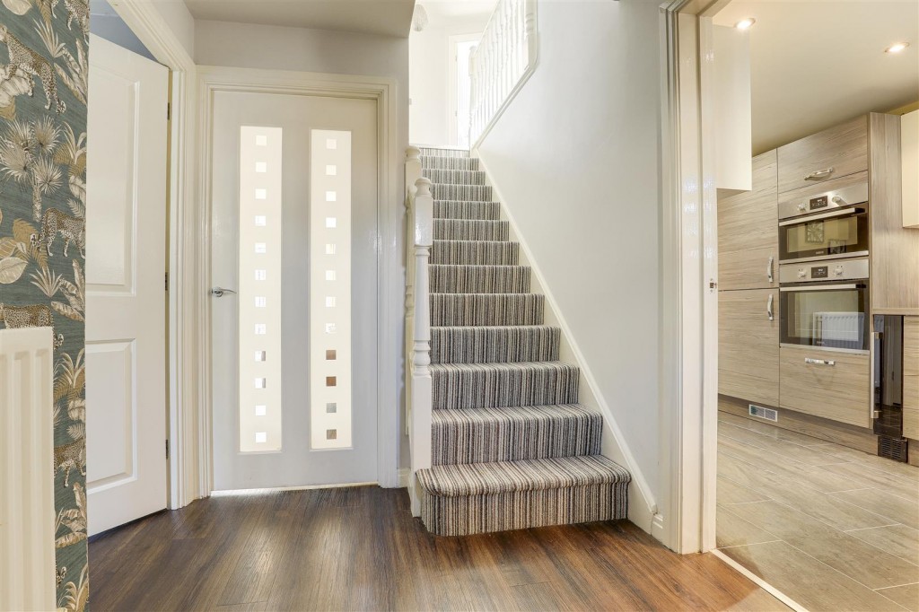 James Drive, Calverton, Nottinghamshire, NG14 6RJ