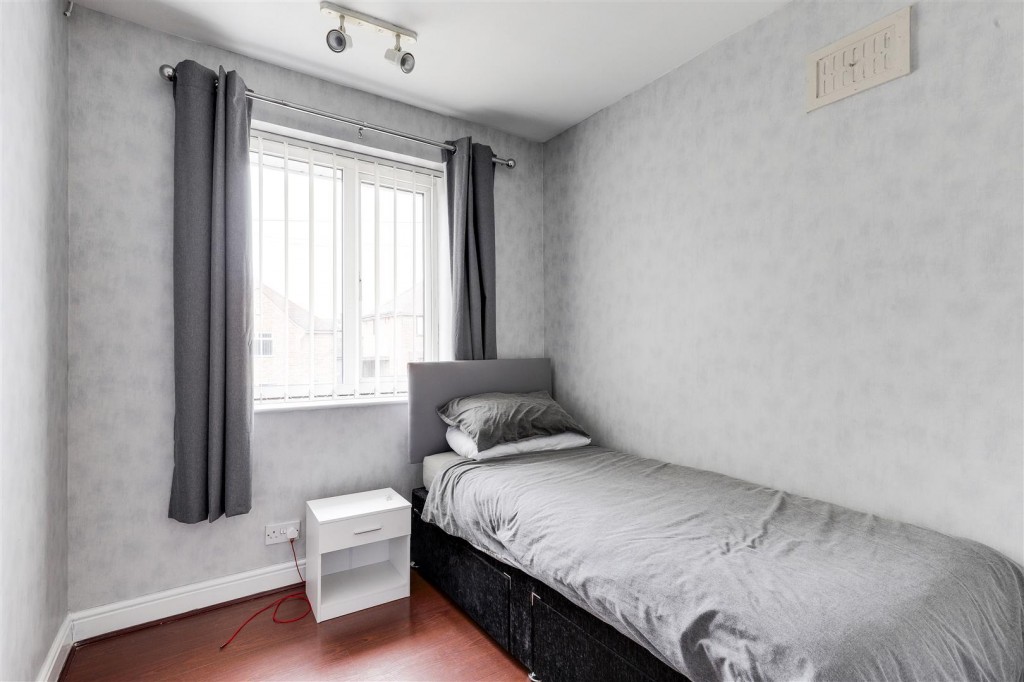 Ravenswood Road, Arnold, Nottinghamshire, NG5 7FQ