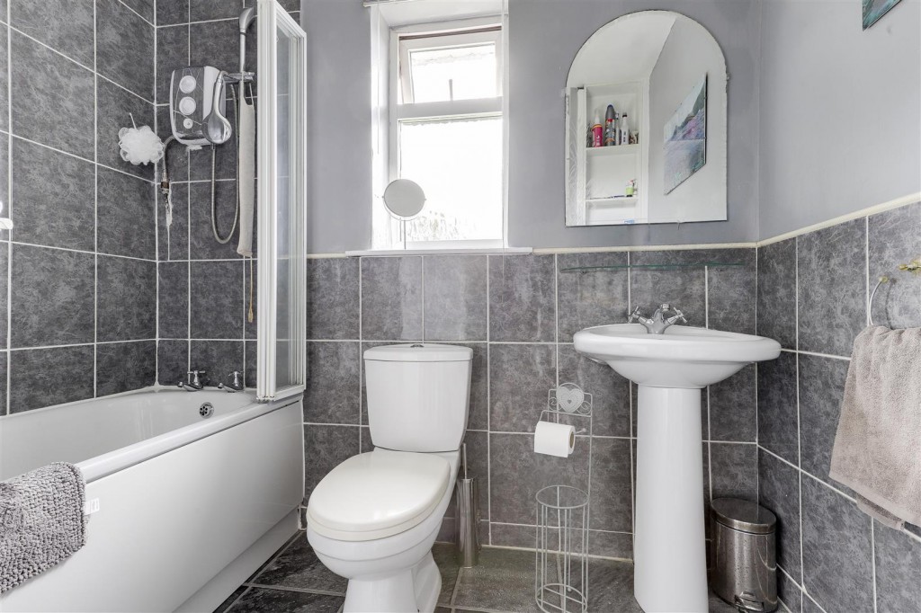 Ravenswood Road, Arnold, Nottinghamshire, NG5 7FQ