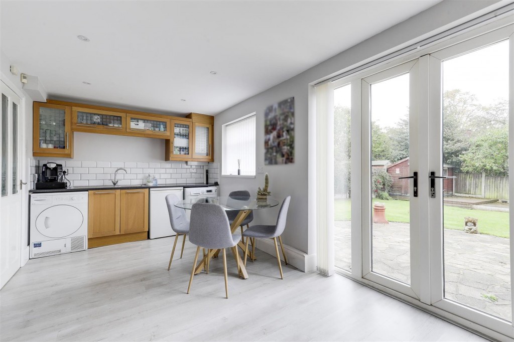 Ravenswood Road, Arnold, Nottinghamshire, NG5 7FQ